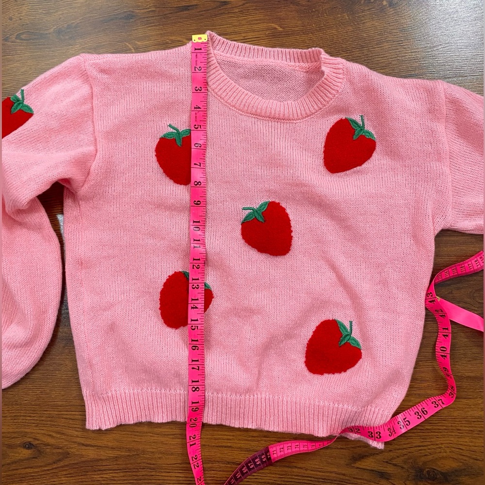 🎀🍓 Pink Knit Whimsical Strawberry Flounce Sleeve Sweater 🍓🎀 NWT - Picture 2 of 10